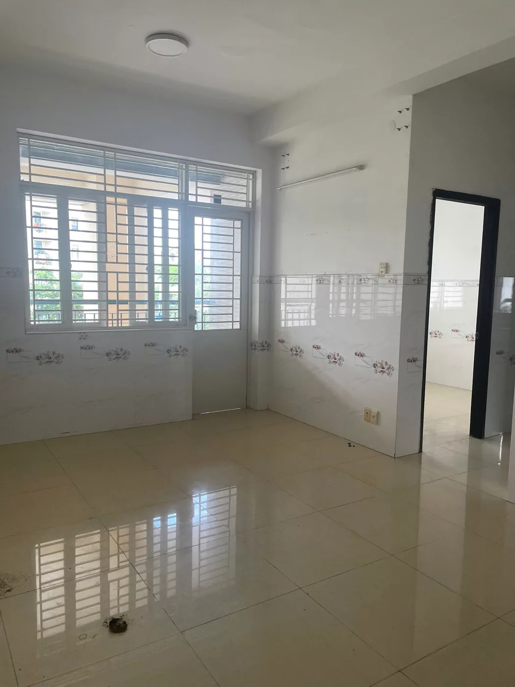 Cho thuê chung cư 312 Lạc Long Quân